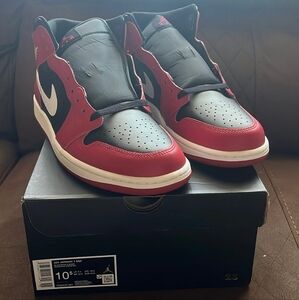 Jordan 1 Mid